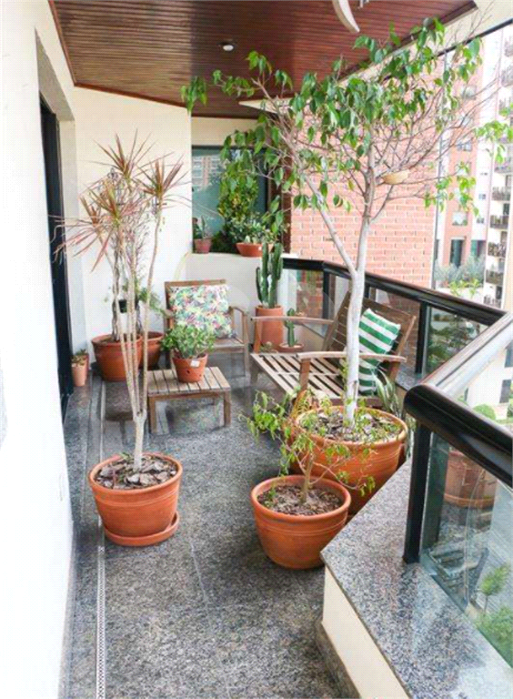 APARTAMENTO em TATUAPÉ
