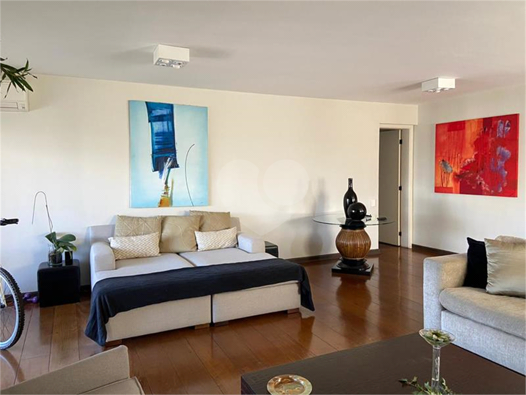 APARTAMENTO em HIGIENÓPOLIS