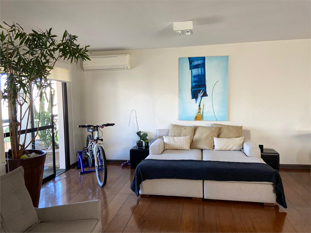 APARTAMENTO em HIGIENÓPOLIS