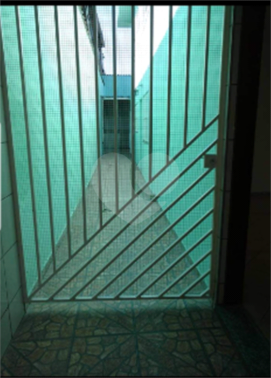 Sobrado vender Jardim Guançã, com 125m2, 3 quartos, 1 suíte, ampla sala, lavabo, cozinha, quintal dos fundos coberto, área de serviço, corredor lateral e 2 vagas de garagem. 