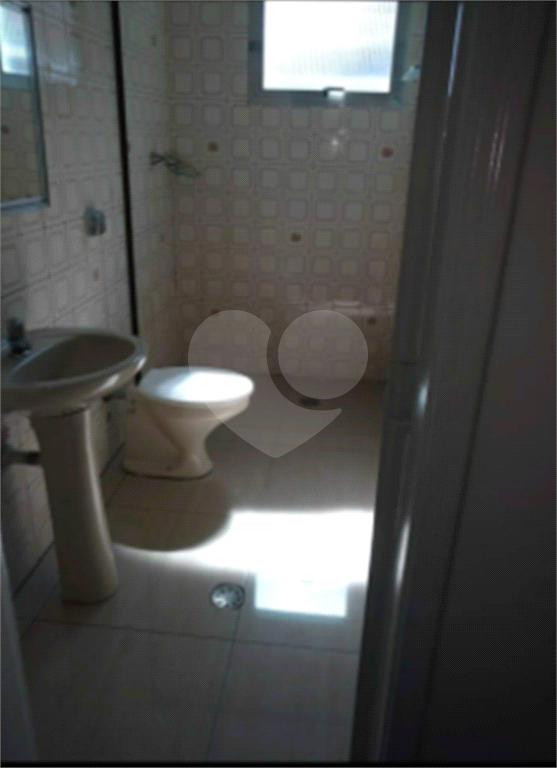 Sobrado vender Jardim Guançã, com 125m2, 3 quartos, 1 suíte, ampla sala, lavabo, cozinha, quintal dos fundos coberto, área de serviço, corredor lateral e 2 vagas de garagem. 