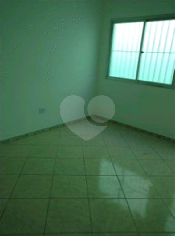 Sobrado vender Jardim Guançã, com 125m2, 3 quartos, 1 suíte, ampla sala, lavabo, cozinha, quintal dos fundos coberto, área de serviço, corredor lateral e 2 vagas de garagem. 