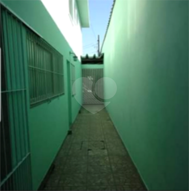 Sobrado vender Jardim Guançã, com 125m2, 3 quartos, 1 suíte, ampla sala, lavabo, cozinha, quintal dos fundos coberto, área de serviço, corredor lateral e 2 vagas de garagem. 