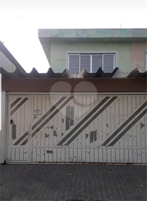 Sobrado vender Jardim Guançã, com 125m2, 3 quartos, 1 suíte, ampla sala, lavabo, cozinha, quintal dos fundos coberto, área de serviço, corredor lateral e 2 vagas de garagem. 