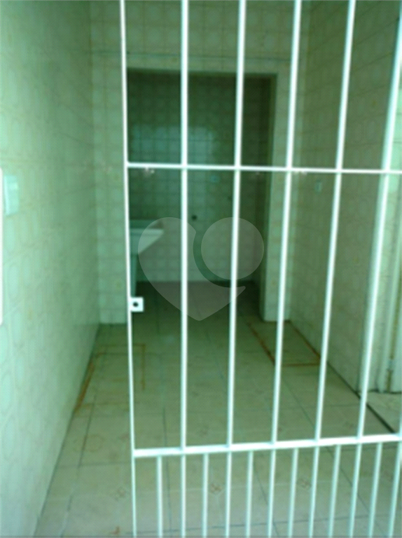 Sobrado vender Jardim Guançã, com 125m2, 3 quartos, 1 suíte, ampla sala, lavabo, cozinha, quintal dos fundos coberto, área de serviço, corredor lateral e 2 vagas de garagem. 