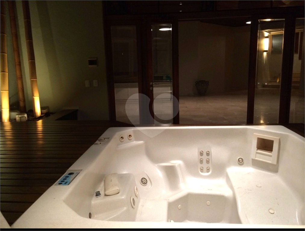 CASA MAGNÍFICA COM PISCINA ALPHAVILLE 4 SUITES TODAS MASTER 