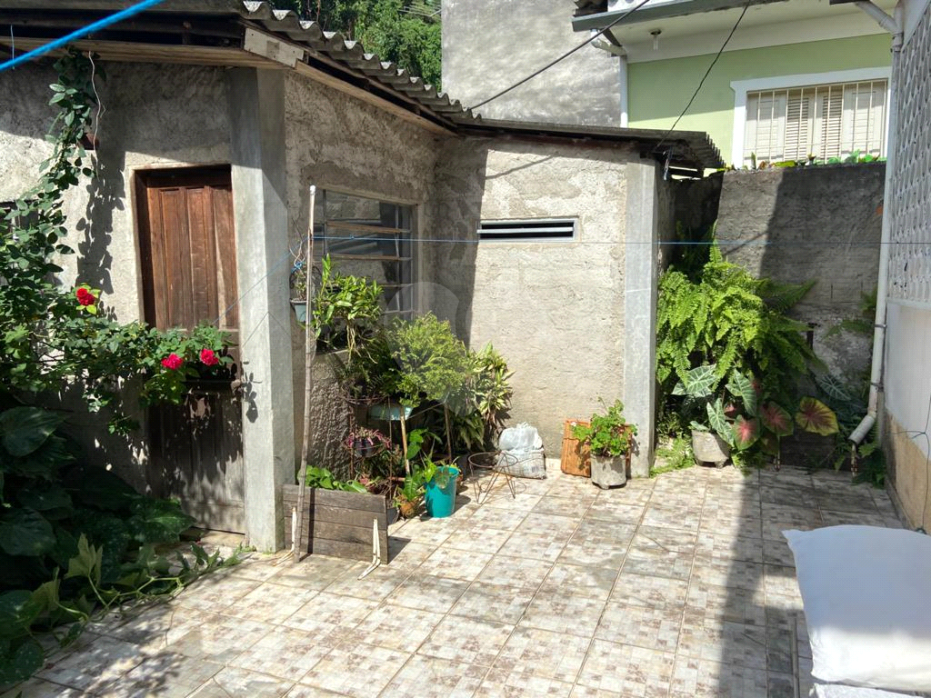 Casa térrea  com área 10x25 de 2 dormitórios 4 vagas Tremembé