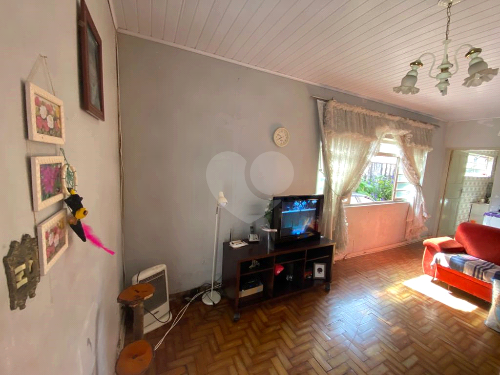 Casa térrea  com área 10x25 de 2 dormitórios 4 vagas Tremembé