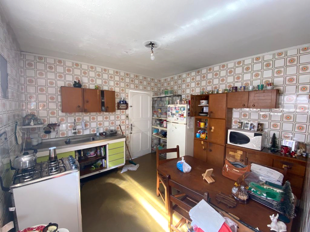 Casa térrea  com área 10x25 de 2 dormitórios 4 vagas Tremembé