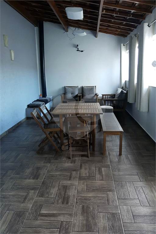 Casa  4 dormitórios, 3 vagas 