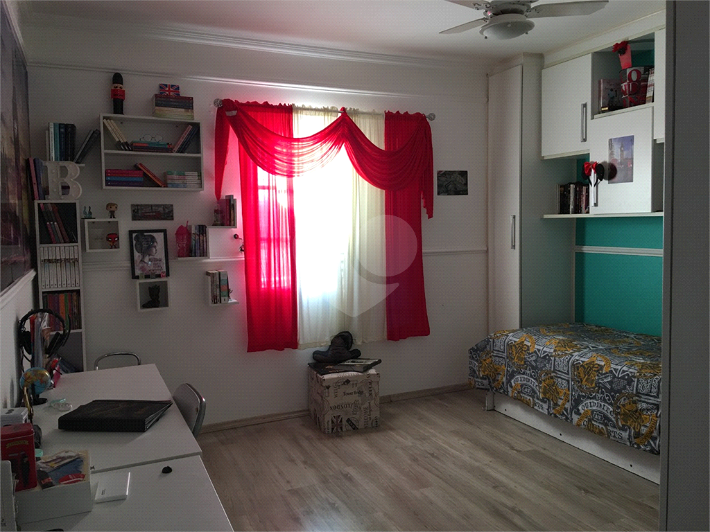 Casa  4 dormitórios, 3 vagas 