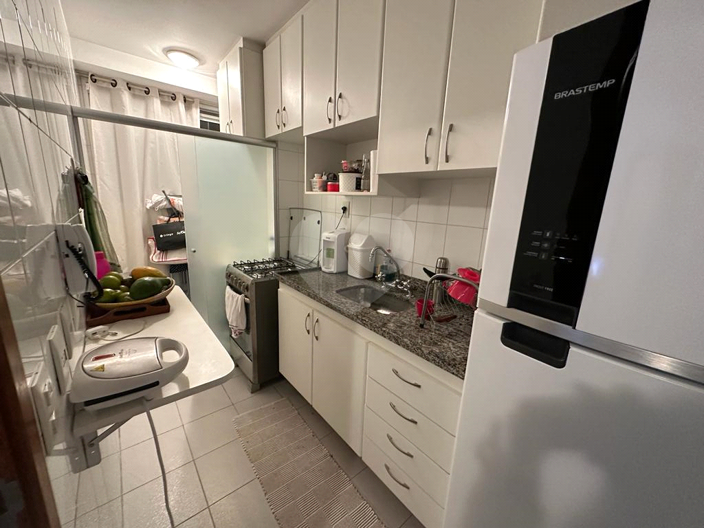 Apartamento reformado e mobiliado 1 dormitório, 1 suíte, 1 vaga em Higienópolis