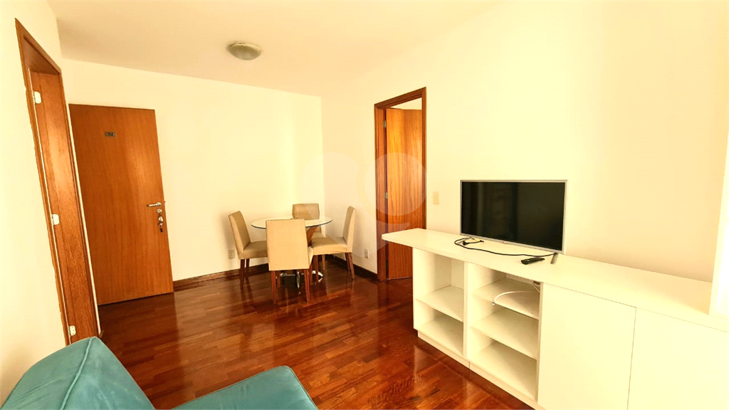 Apartamento reformado e mobiliado 1 dormitório, 1 suíte, 1 vaga em Higienópolis