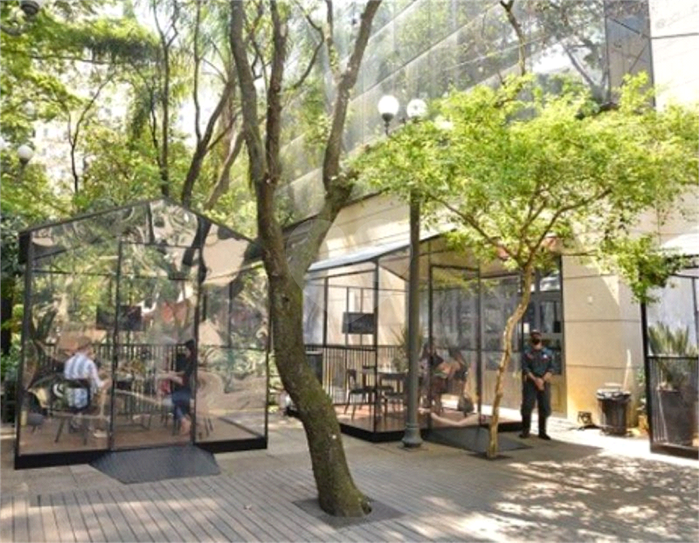 Apartamento reformado e mobiliado 1 dormitório, 1 suíte, 1 vaga em Higienópolis