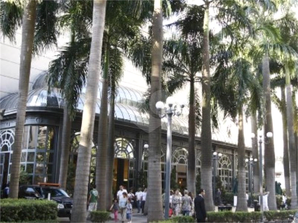 Apartamento reformado e mobiliado 1 dormitório, 1 suíte, 1 vaga em Higienópolis