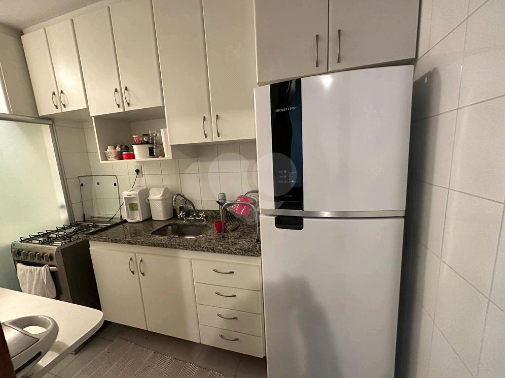 Apartamento reformado e mobiliado 1 dormitório, 1 suíte, 1 vaga em Higienópolis