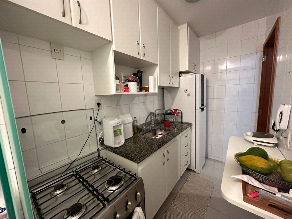 Apartamento reformado e mobiliado 1 dormitório, 1 suíte, 1 vaga em Higienópolis