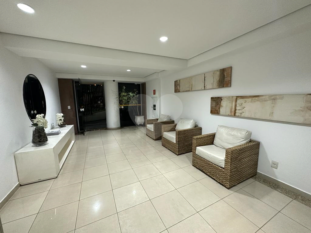 Apartamento reformado e mobiliado 1 dormitório, 1 suíte, 1 vaga em Higienópolis