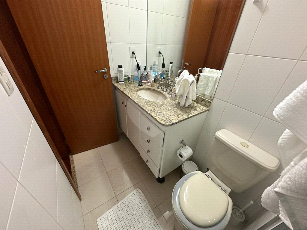 Apartamento reformado e mobiliado 1 dormitório, 1 suíte, 1 vaga em Higienópolis