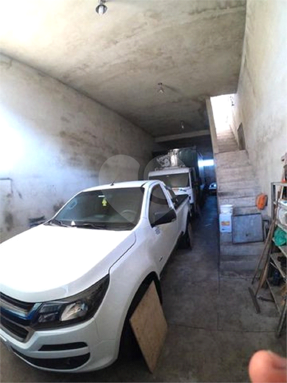 Sobrando a venda em São Paulo com garagem para caminhão