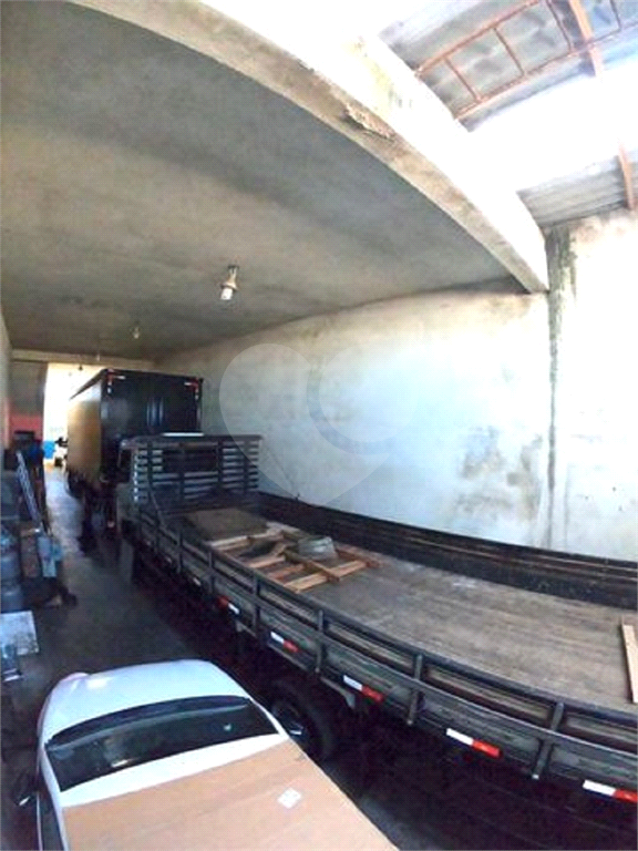 Sobrando a venda em São Paulo com garagem para caminhão