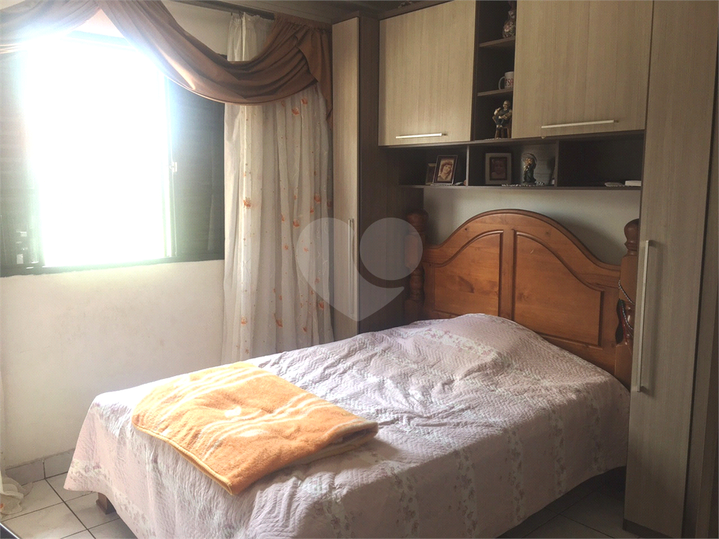 Casa térrea à venda na Vila Mazzei com 2 dormitórios.
