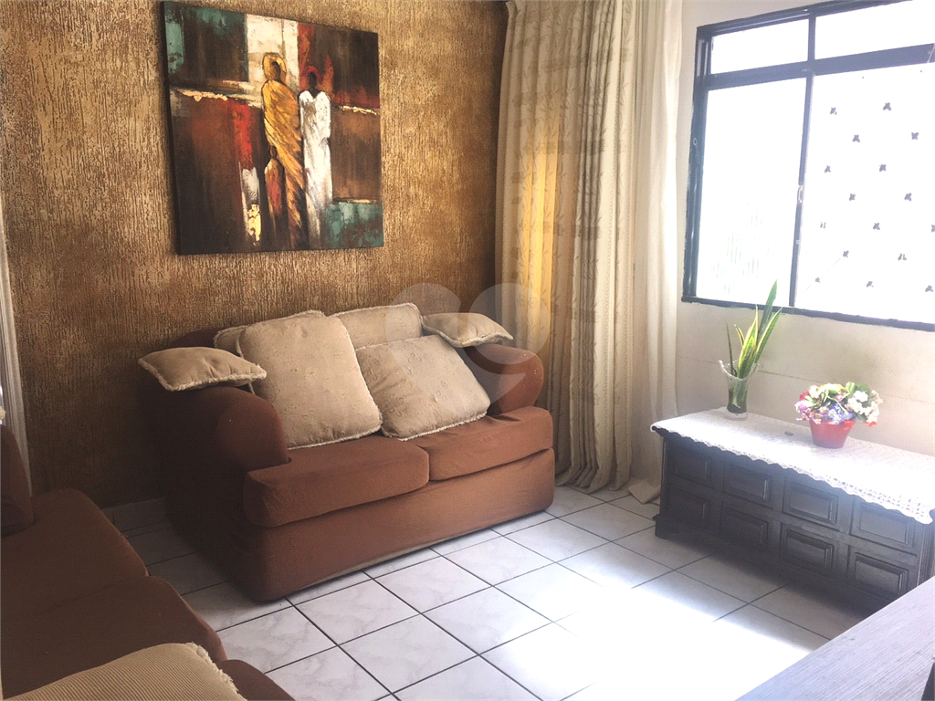 Casa térrea à venda na Vila Mazzei com 2 dormitórios.
