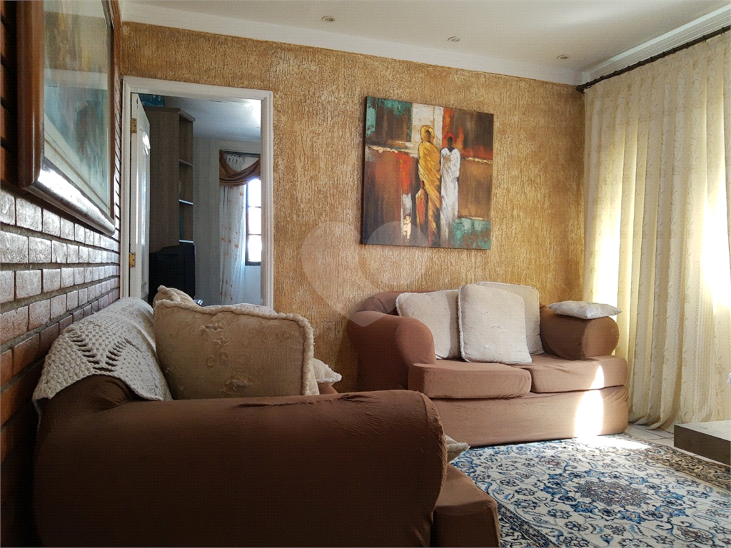 Casa térrea à venda na Vila Mazzei com 2 dormitórios.