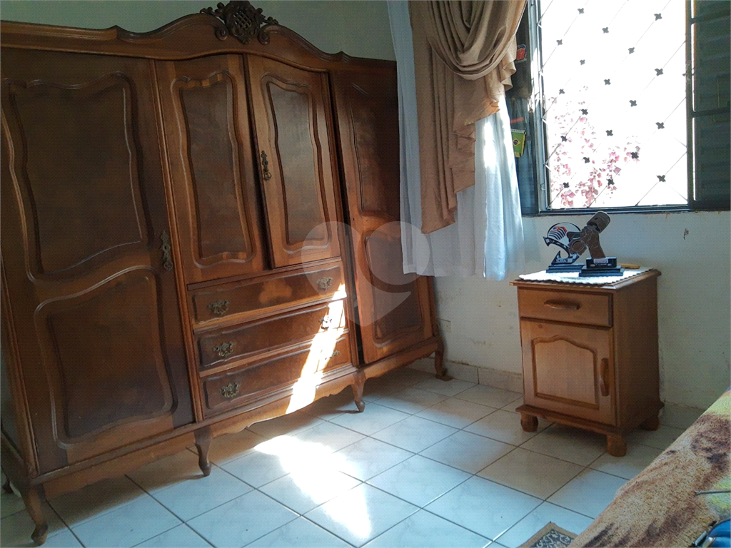 Casa térrea à venda na Vila Mazzei com 2 dormitórios.