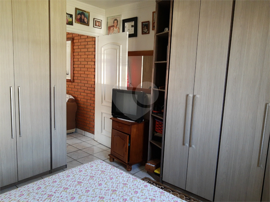 Casa térrea à venda na Vila Mazzei com 2 dormitórios.