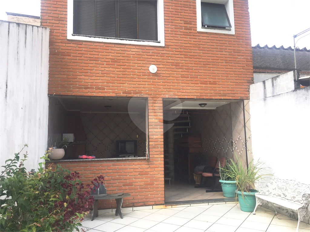 Casa térrea à venda na Vila Mazzei com 2 dormitórios.