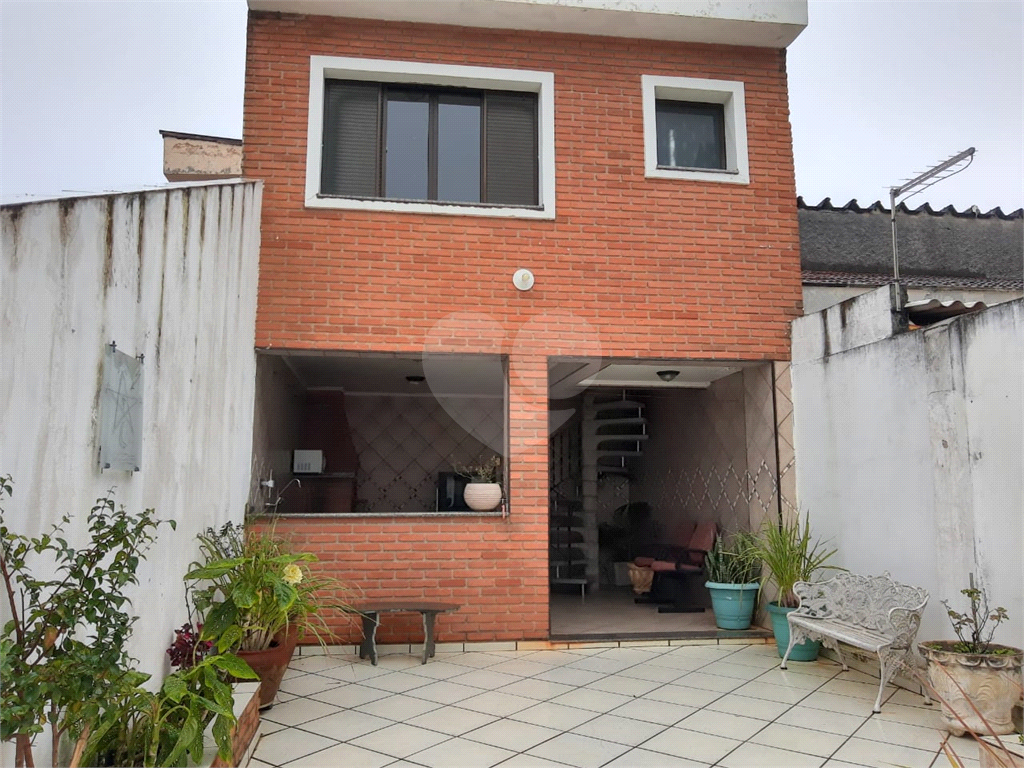 Casa térrea à venda na Vila Mazzei com 2 dormitórios.