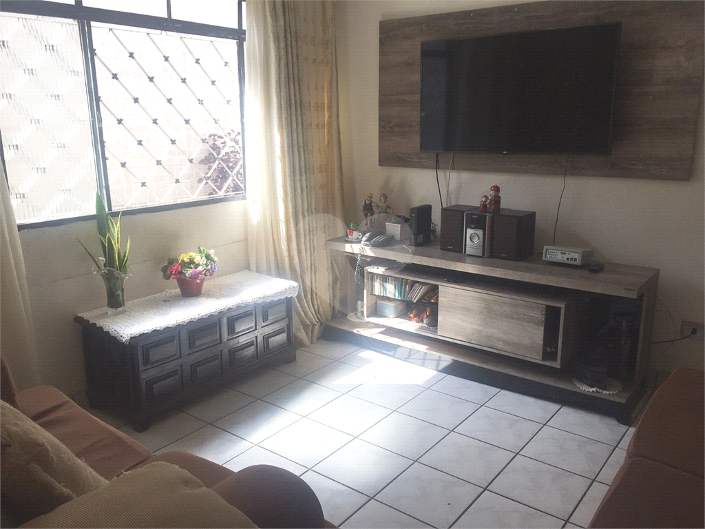 Casa térrea à venda na Vila Mazzei com 2 dormitórios.