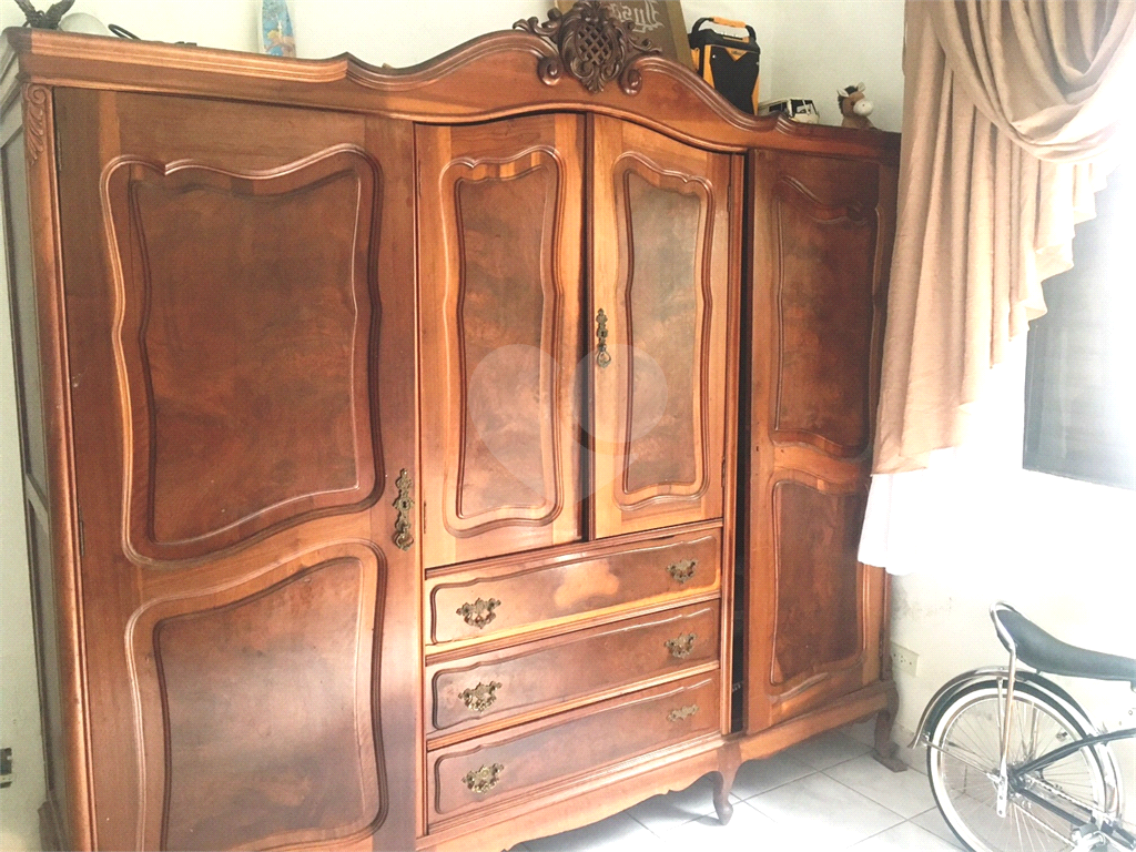 Casa térrea à venda na Vila Mazzei com 2 dormitórios.