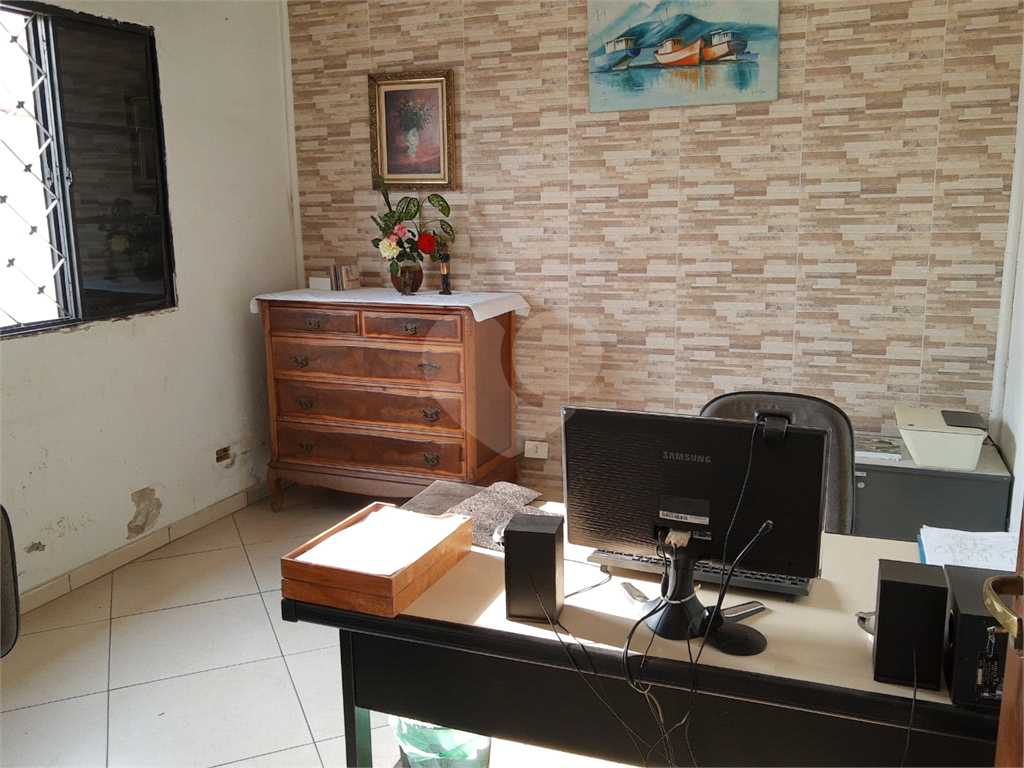 Casa térrea à venda na Vila Mazzei com 2 dormitórios.
