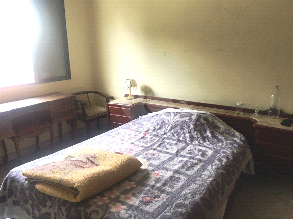 Casa térrea à venda na Vila Mazzei com 2 dormitórios.