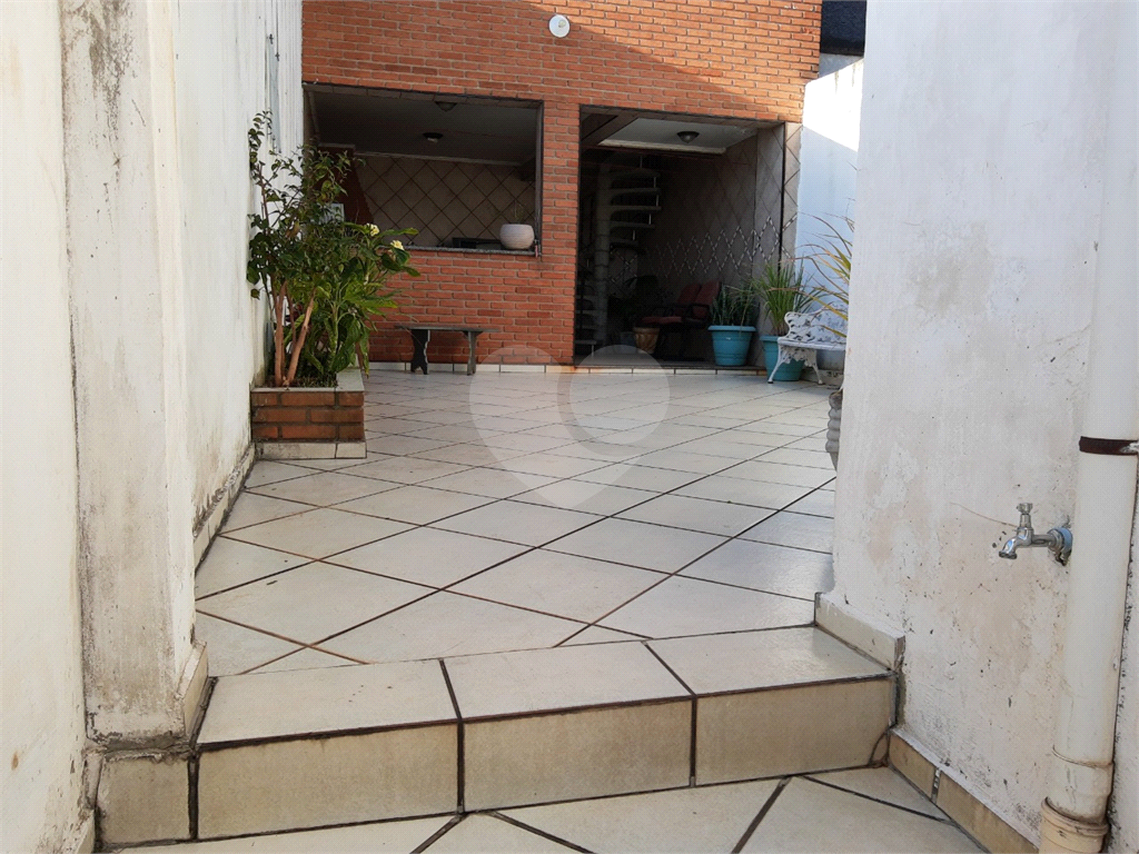 Casa térrea à venda na Vila Mazzei com 2 dormitórios.