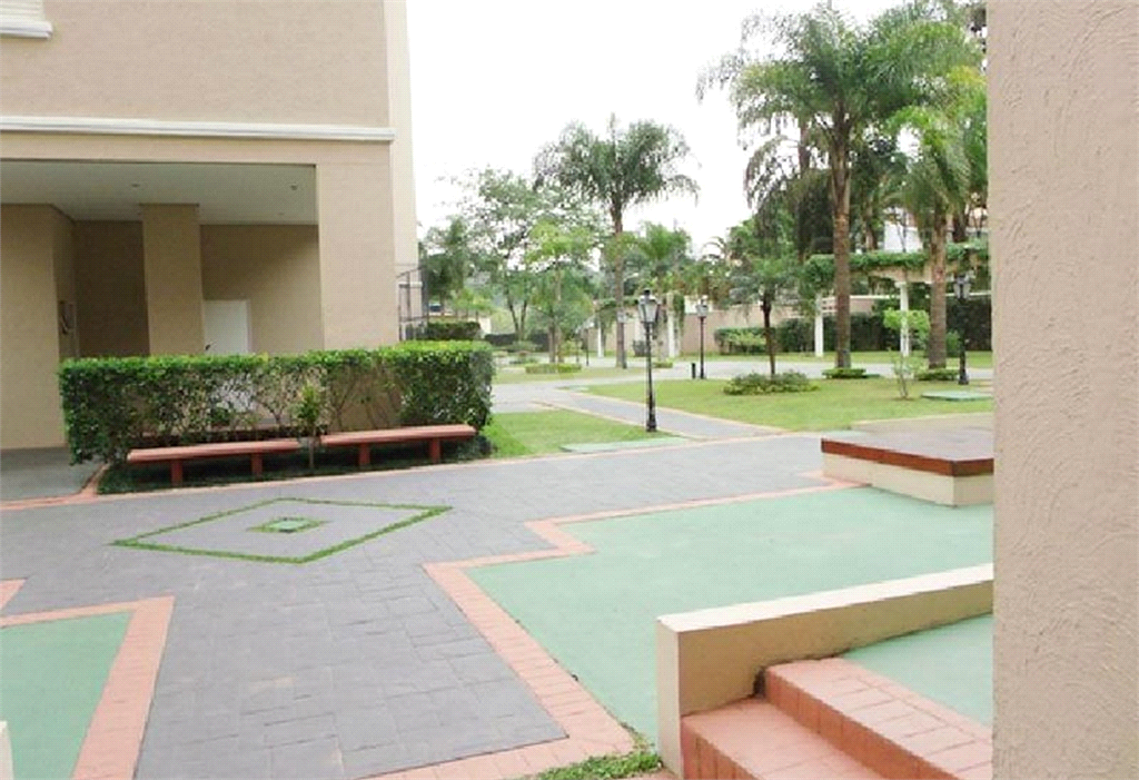 APARTAMENTO em MORUMBI