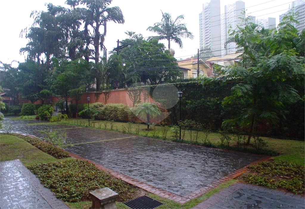 APARTAMENTO em MORUMBI