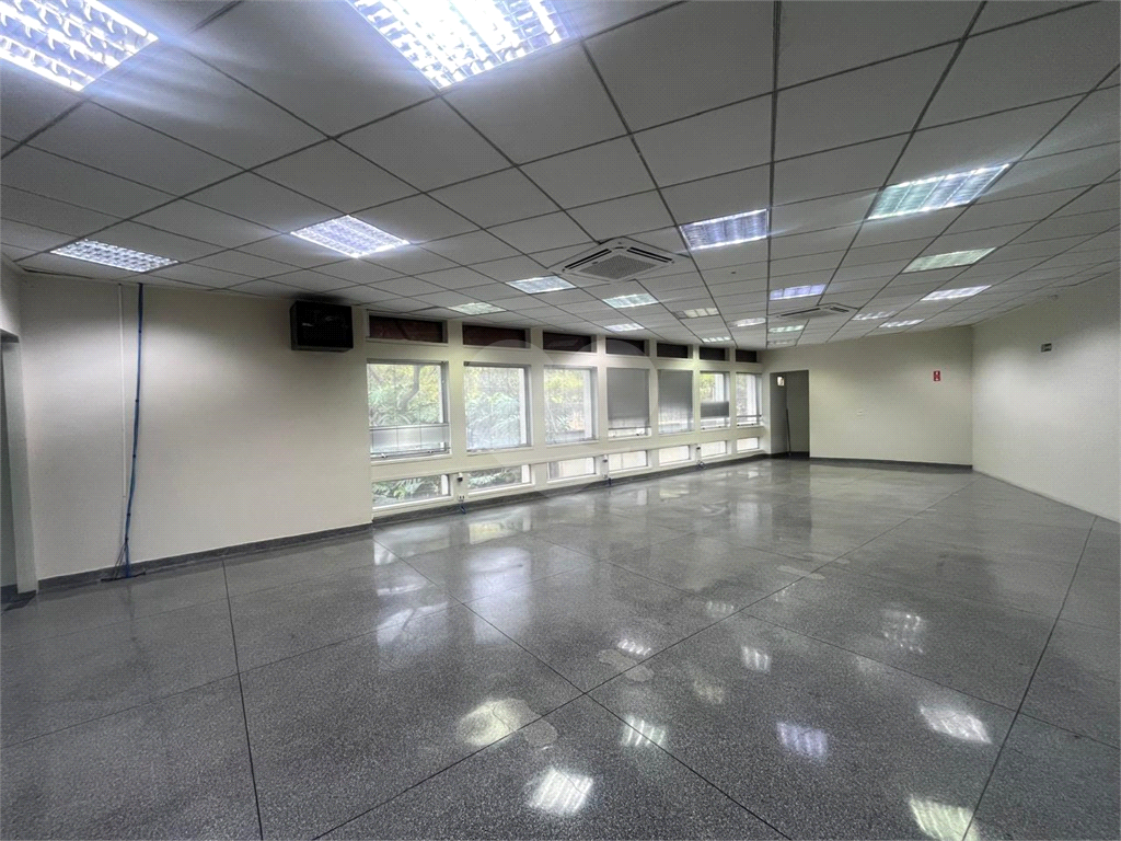 VENDA - LOCACAO PREDIO COMERCIAL - 3 ANDARES - PACAEMBU - 11 BANHEIROS - 12 VAGAS 