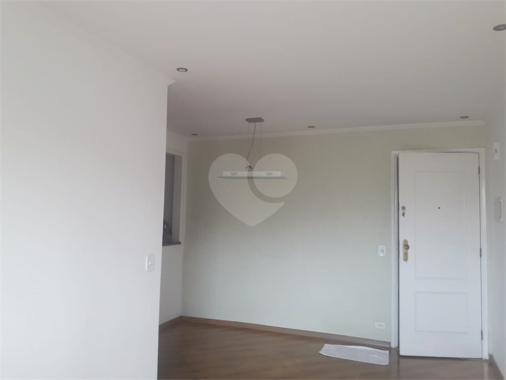 Apartamento Parada Inglesa- Pertinho do metro- 03 dormitorios- 01 suite - com armários planejados.