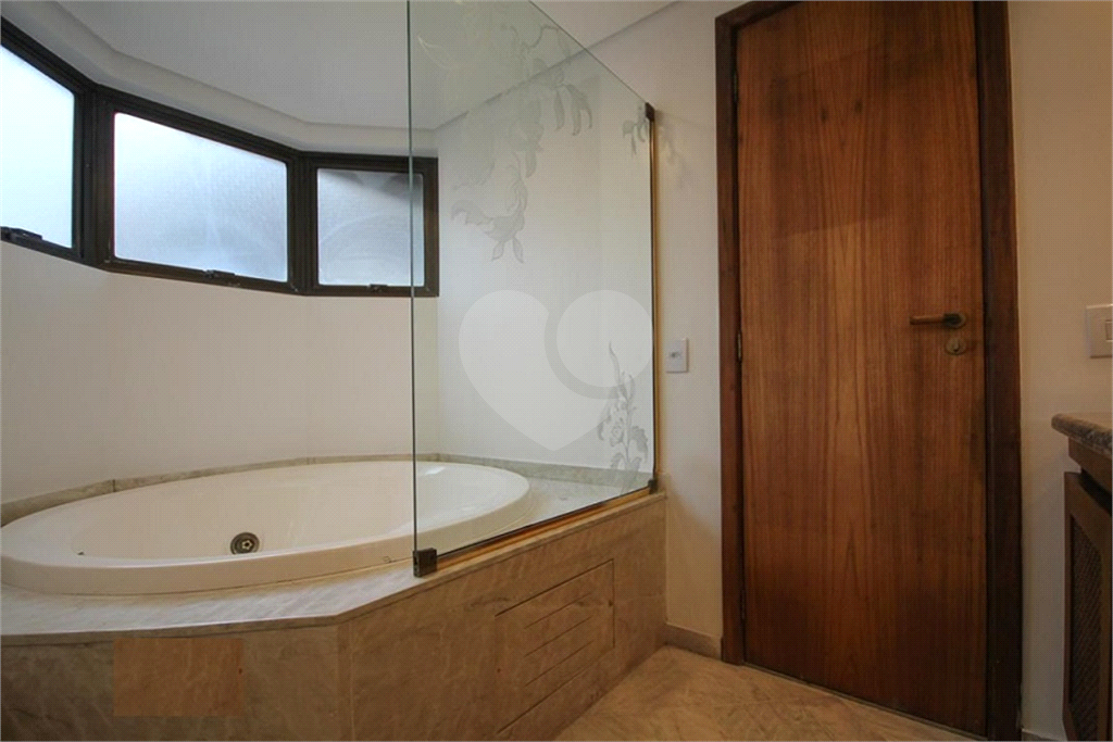 Apartamento com piscina, sacada gourmet, zona sul