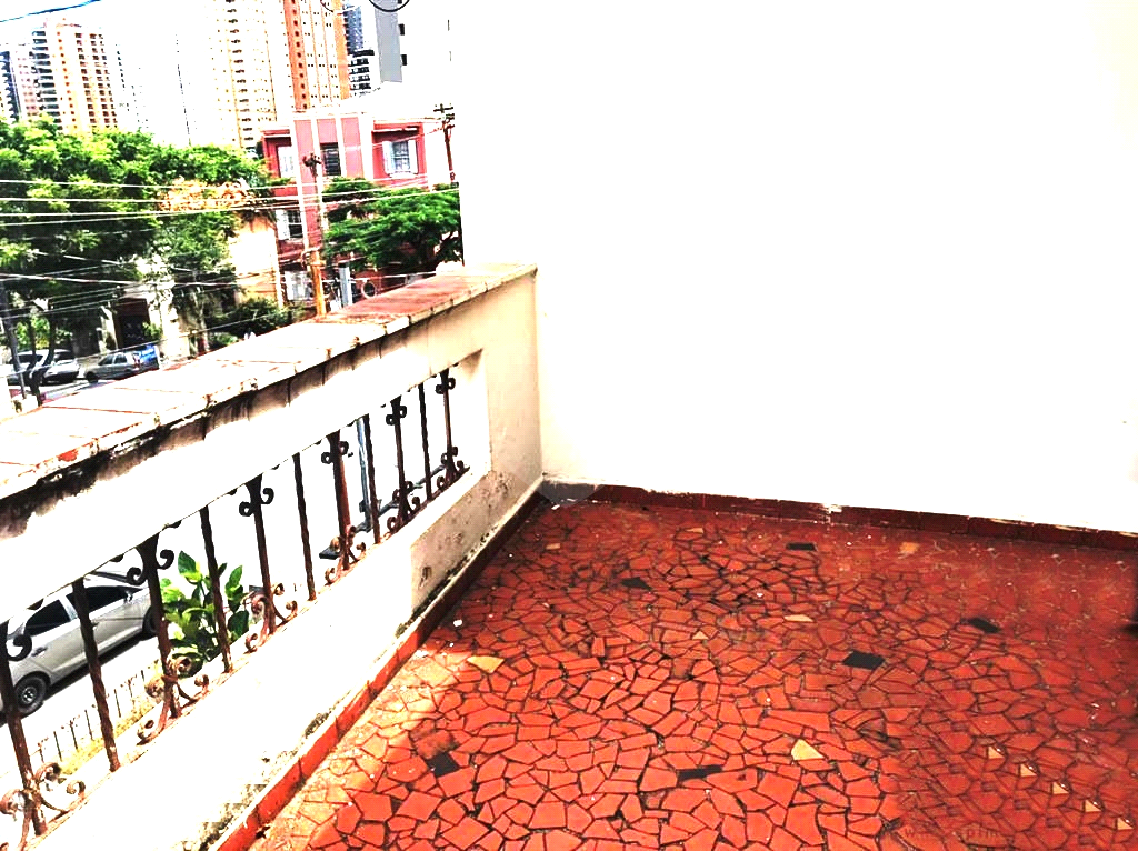 Sobrado comercial e ou residencial. 15 minutos a pé para o Metrô
