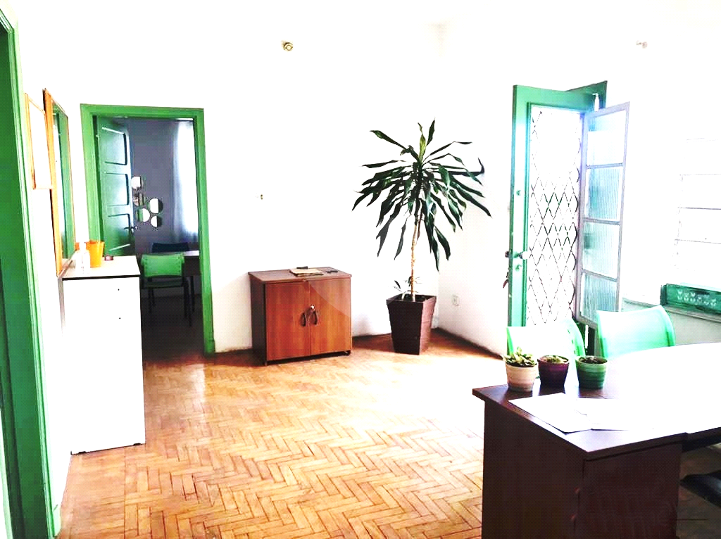 Sobrado comercial e ou residencial. 15 minutos a pé para o Metrô
