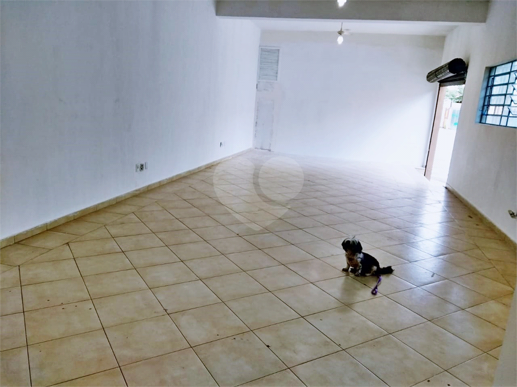 Prédio comercial e residencia em Santana. PERMUTA