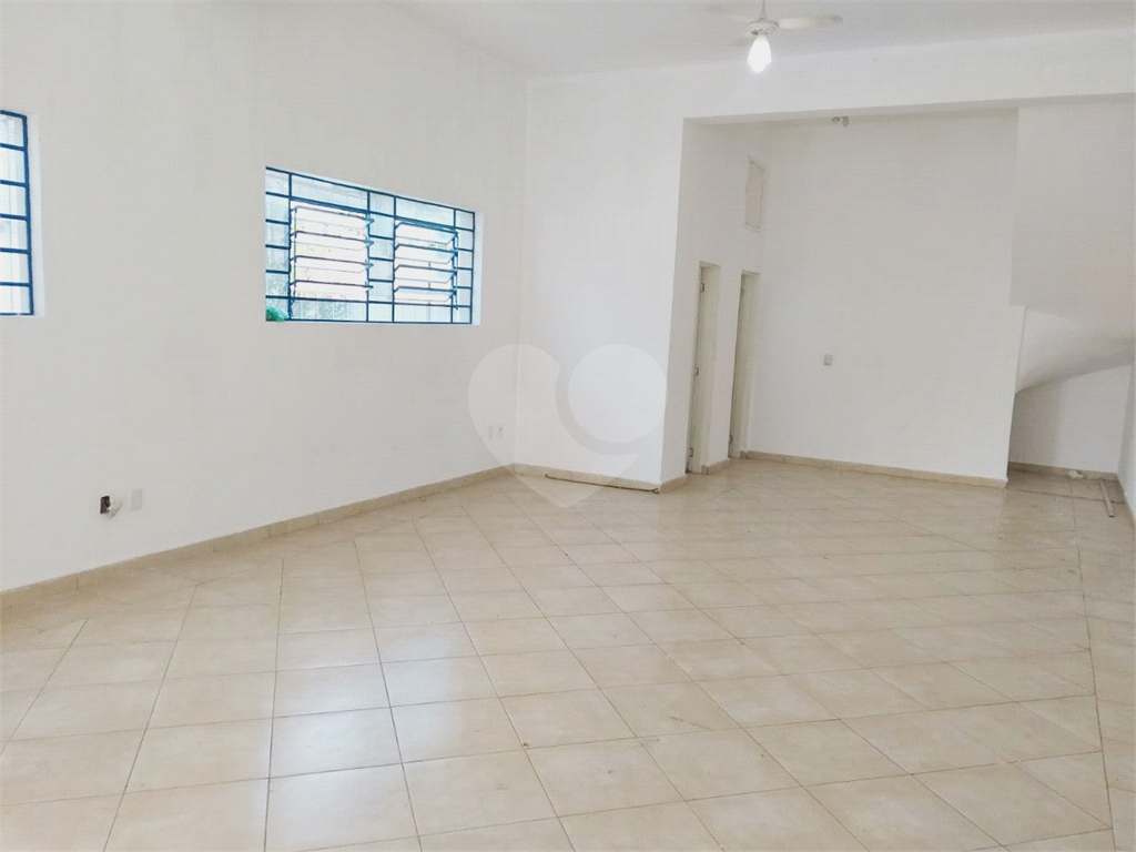 Prédio em Santana de esquina e dois andares. INVESTIDORES