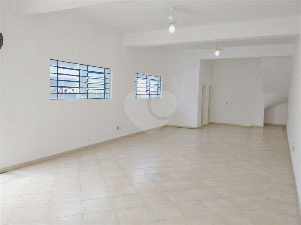 Prédio em Santana de esquina e dois andares. INVESTIDORES
