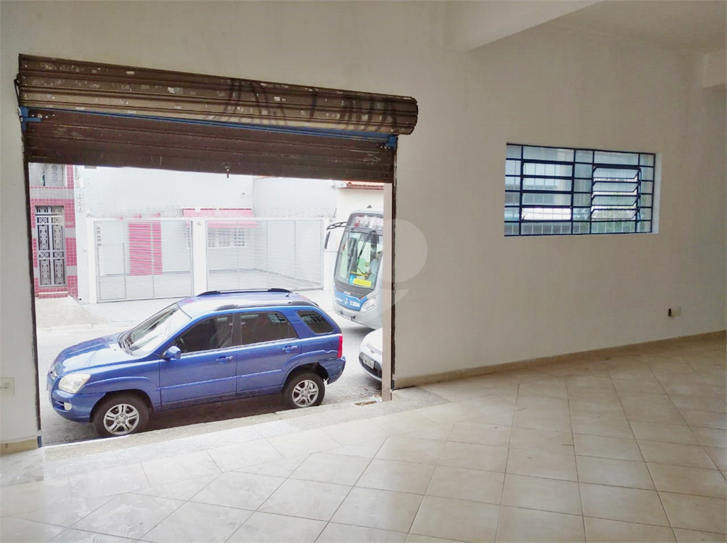 Prédio em Santana de esquina e dois andares. INVESTIDORES
