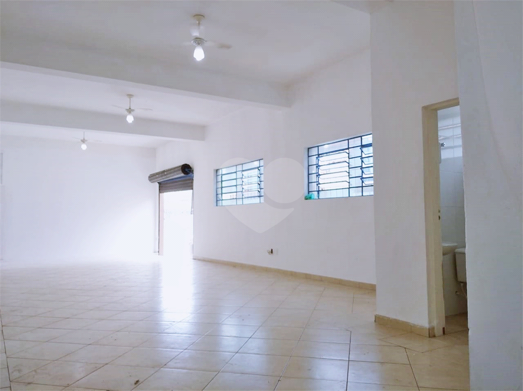Prédio em Santana de esquina e dois andares. INVESTIDORES