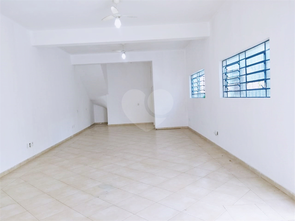 Prédio em Santana de esquina e dois andares. INVESTIDORES